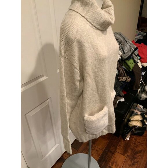 M Magaschoni Beige Wool Blend Turtleneck Sweater w/ Furry Pockets, Size M - Picture 5 of 7